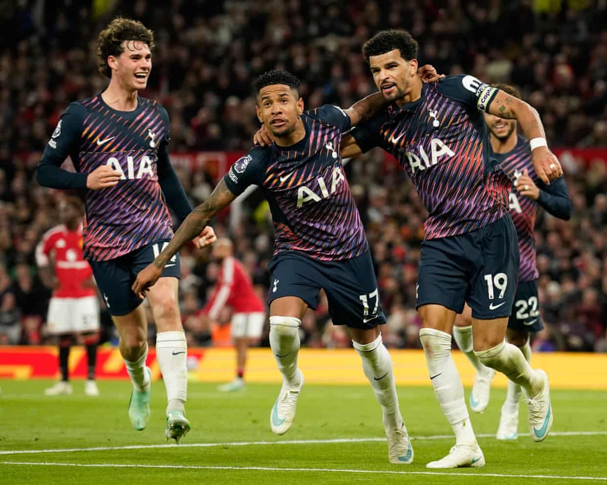 United take early lead