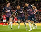 Solanke strikes late as 10-man Spurs salvage point at Manchester United