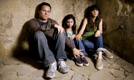 Mark Wahlberg, Ashlyn Sanches and Zooey Deschanel in The Happening.
