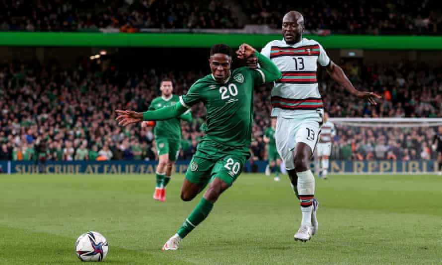 Republic of Ireland impress with draw as Portugal’s Pepe is sent off | World Cup 2022 qualifiers 2 Ireland’s Chiedozie Ogbene offered a strong threat against Danilo and the Portugal defence.