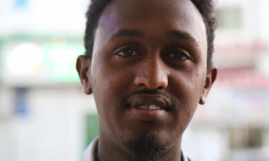 Mohamed, 23 ans, utilise les réseaux sociaux pour faire passer le message