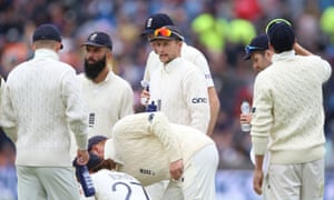 England’s Joe Root (centre) speaks with team-mates during a drinks break