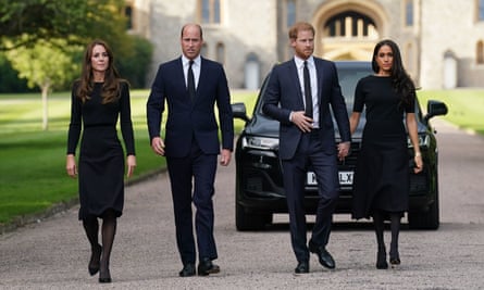 La princesse de Galles, le prince de Galles et le duc et la duchesse de Sussex Château de Windsor après la mort de la reine Elizabeth II.