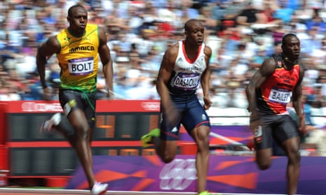 Usain Bolt qualifies in the 100m heats