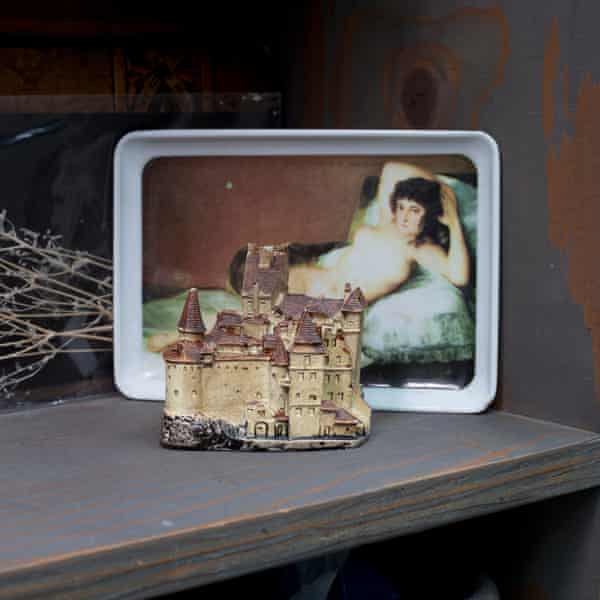 There are leaps of scale: a small castle, next to a plastic ashtray that carries a reproduction of Goya's La Maja Nude.