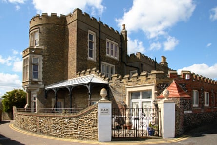Large house with sign outside reading Bleak House