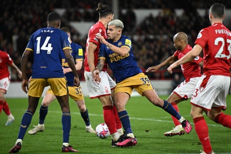 Newcastle United's Bruno Guimaraes (centre right) runs into Nottingham Forest's Felipe (centre left).