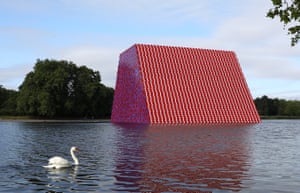 2018, London. Christo unveils his first UK outdoor work, a 20m high installation on Serpentine Lake.