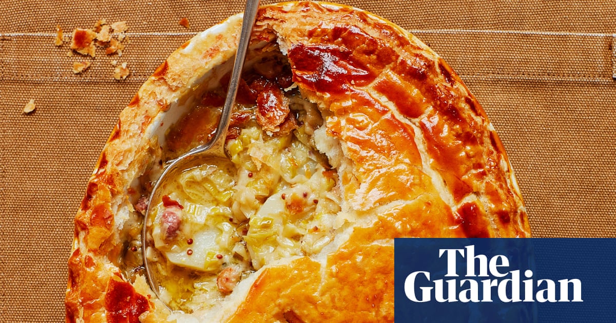 Thomasina Miers’ recipe for leek, cheddar and pancetta puff pie