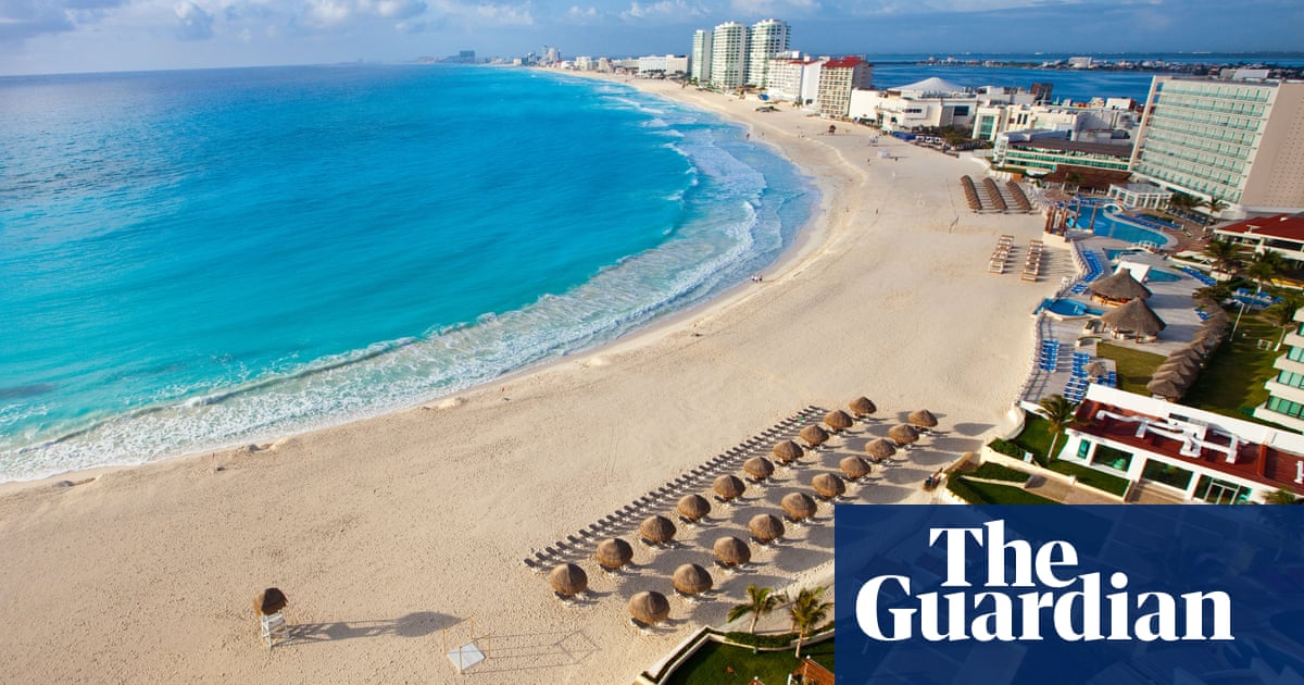 Cancún tourists rush to shelter as armed gang reportedly storm luxury hotel Cancún tourists rush to shelter as armed gang reportedly storm luxury hotel