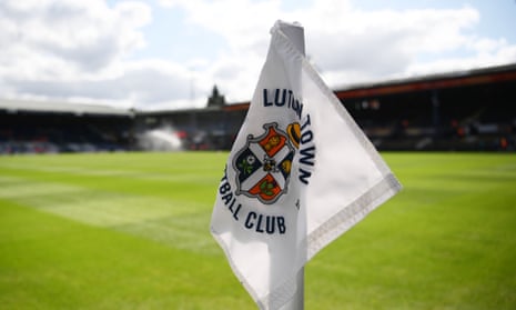 Luton Town host Wolves at Kenilworth Road, hoping to halt a run of four consecutive Premier League defeats since winning promotion from the Championship.
