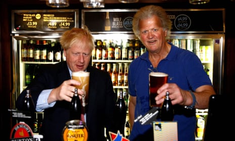 Tim Martin and Boris Johnson raise pints of beer in a Wetherspoons pub