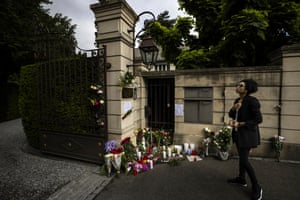 Küsnacht, Switzerland A fan outside the gates of a villa belonging to the singer Tina Turner, who died on Wednesday