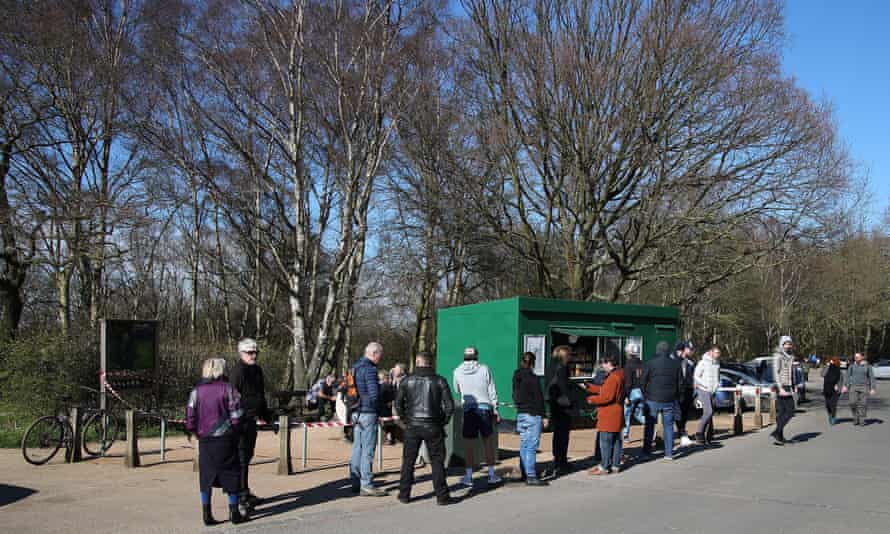 The Tea Hut in Epping Forest with queue