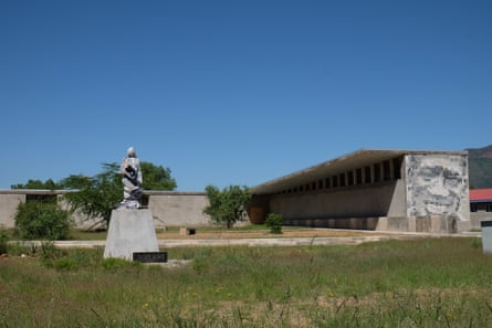 Adeus Graaff-Reinet: a mudança de nome da cidade sul-africana desperta tensões raciais