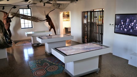Affichages interactifs numériques à l'intérieur du centre Ganalili