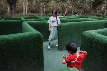 A girl with a prosthetic limb walks through a maze