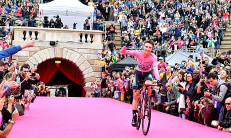 Jai Hindley puts Giro d’Italia ghosts to rest with emphatic victory in Verona