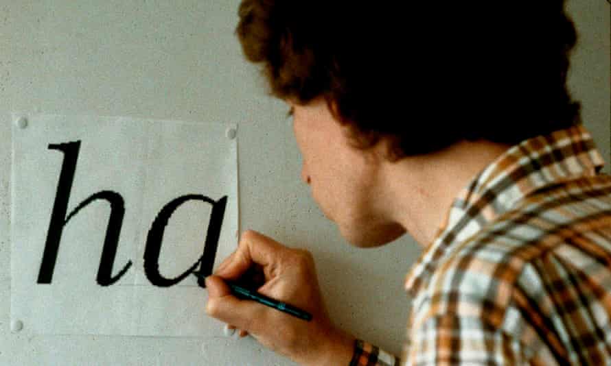Gerard Unger pixeling letters by hand in the 1980s