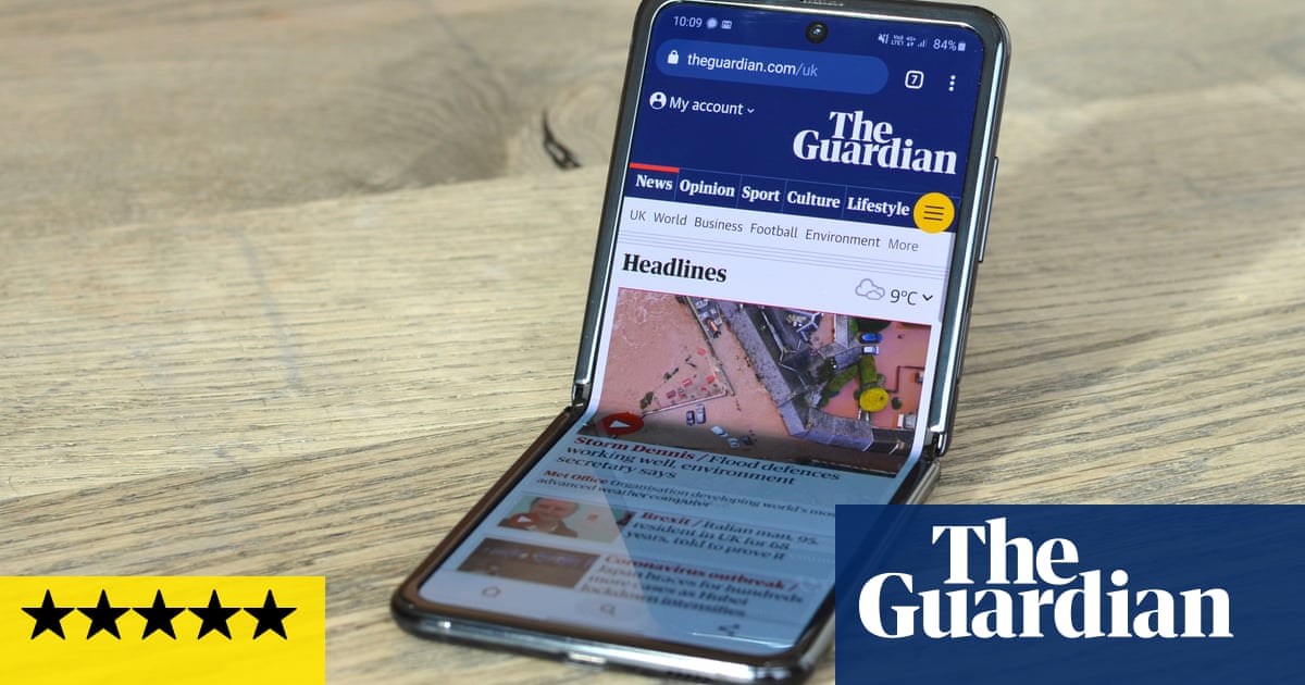 Samsung Galaxy Z Flip Review Back To The Folding Flip Phone Future Samsung The Guardian Samsung Galaxy Z Flip Review Back To The Folding Flip Phone Future Samsung The Guardian