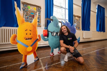 Joe Wicks poses with the Activate aliens.