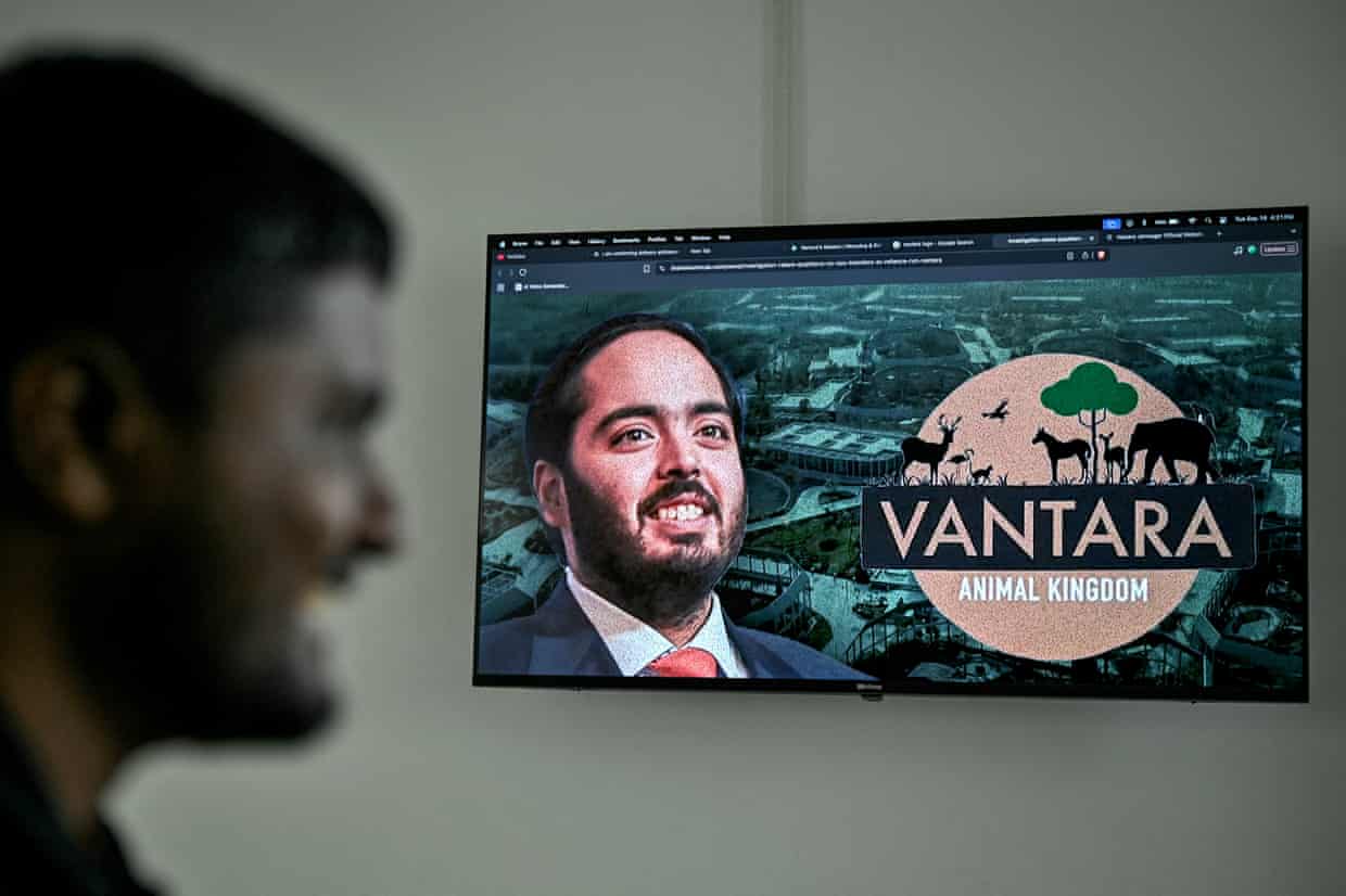 An employee watching the news related to Vantara on a website at his office