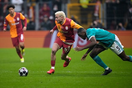 Galatasaray’s Baris Yilmaz fights for the ball with Ibrahima Konaté in the first leg of their last-16 tie in Istanbul