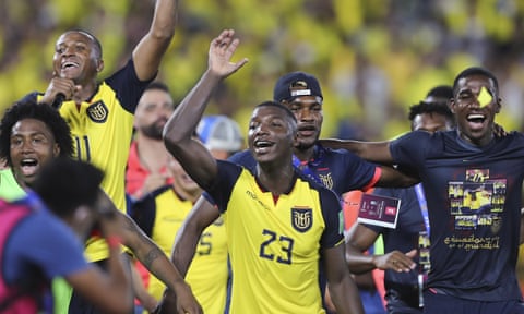 Moisés Caicedo (centre) and his Ecuador teammates celebrate a World Cup qualifying draw against Argentina en route to Qatar.