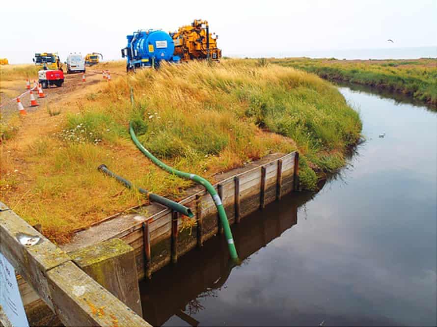 Tankers removing contaminated water in the Swalecliffe Brook, 12 November 2014