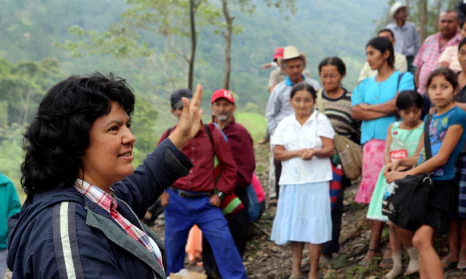 Berta Cáceres speaks to Hondurans fighting a hydroelectric project