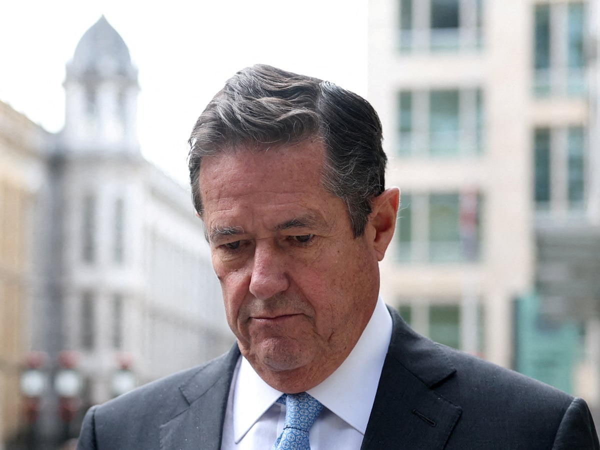 Ish-drejtuesi i JPMorgan pranon se i dha Epstein informacion konfidencial