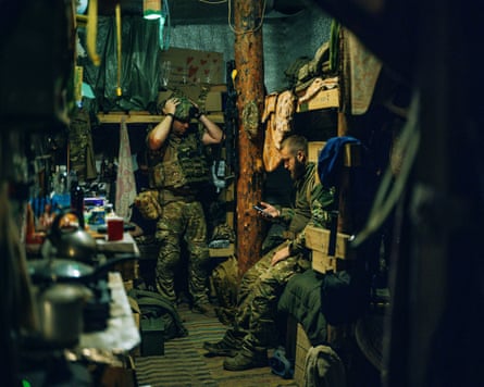 Inside the dugout of the mobile firing crew of Khyzhak brigade.