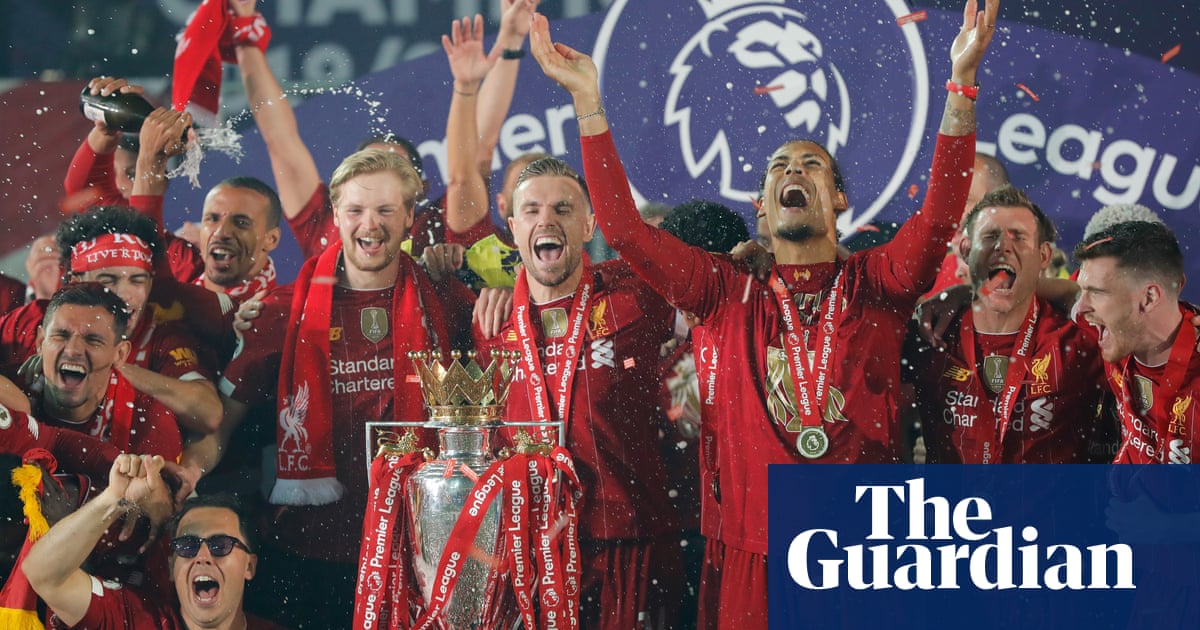 Liverpools trophy and Championship madness – Football Weekly Extra