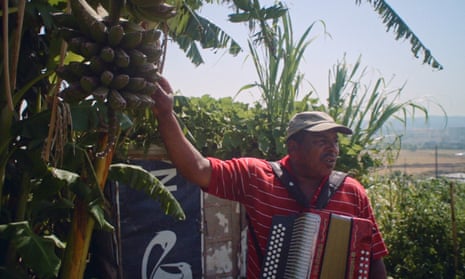 A man with an accordion in the Lisbon suburbs