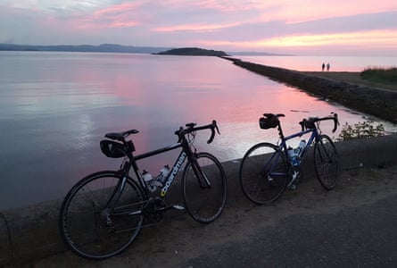 Cramond beach sunrise, as cyclists on Ride to the Sun arrive.