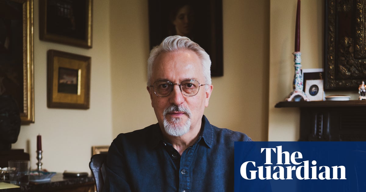 Alan Hollinghurst wins David Cohen lifetime award for ‘pioneering’ novels