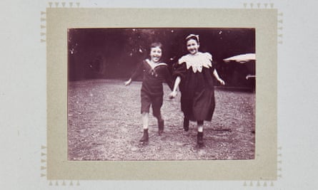 An 1897 photograph of Denise and Jacques by their father, Émile Zola.