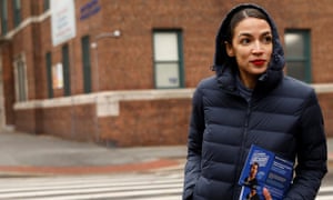 Democratic Congressional candidate Alexandria Ocasio-Cortez campaigns during a whistle stop in the Queens borough of New York City, New York, U.S., November 5, 2018. REUTERS/Andrew Kelly - RC1CC7BB3E10