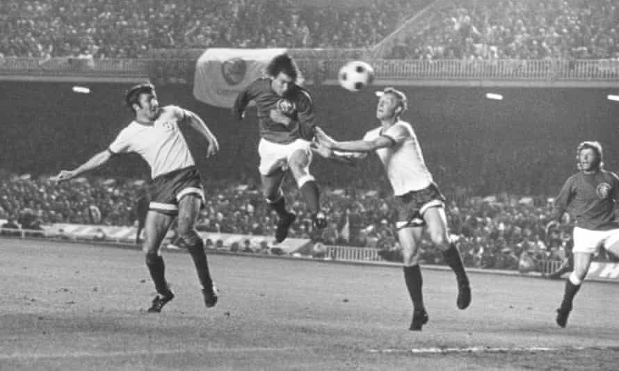 Willie Johnston scores with a header to put Rangers 2-0 ahead against Dynamo Moscow