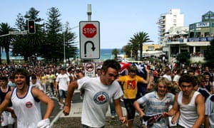 A crowd runs toward Cronulla railway station in search of non-locals on the day of the riots. 