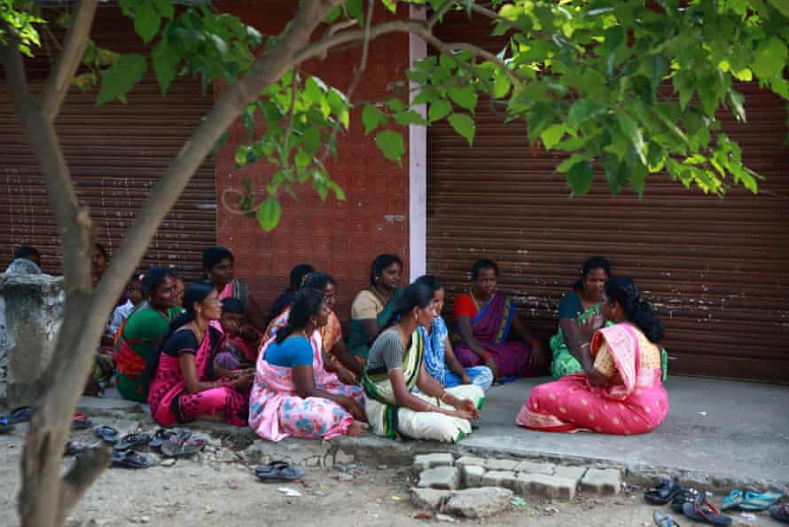 Thivya Rakini of the TTCU in discussion with textile workers. 
