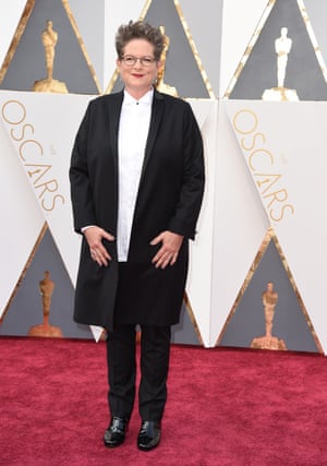 Carol screeenwriter Phyllis Nagy does gender neutral tux-ing. Which means she’s first to score points for an actual fashion trend. But she needs to up her hand game. A double thumbs up could have worked here.