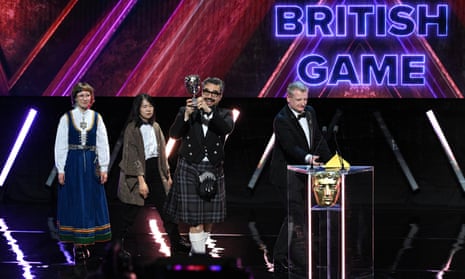 Georg Backer accepts the British game award for Viewfinder at the ceremony.