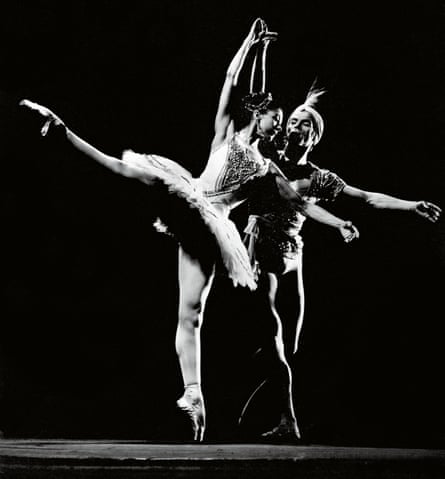 Rudolf Nureyev and Margot Fonteyn dancing La Bayadère