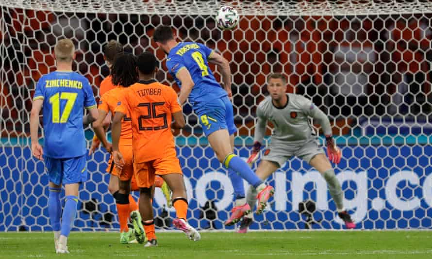Roman Yaremchuk equalises for Ukraine past Maarten Stekelenburg of the Netherlands