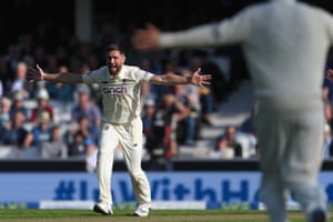 Chris Woakes of England appeals for lbw against Shardul Thakur.