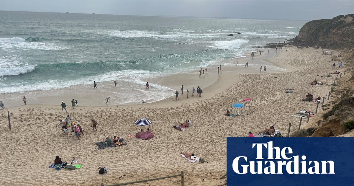 Tourism agency deletes 'pristine swimming spot' post about unpatrolled beach on Mornington Peninsula