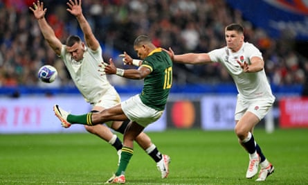 Manie Libbok kicks the ball under pressure from Ben Earl and Owen Farrell