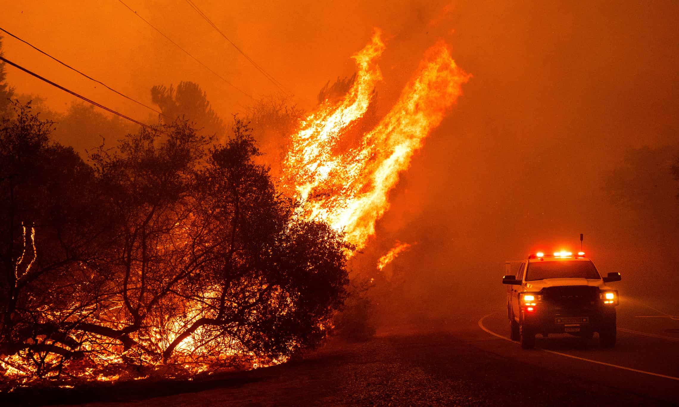 30,000 evacuated in California wildfires