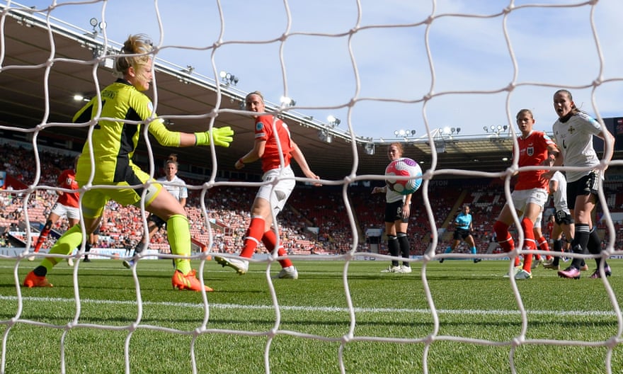 Katharina Schiechtl (centre) opens the scoring from close range.